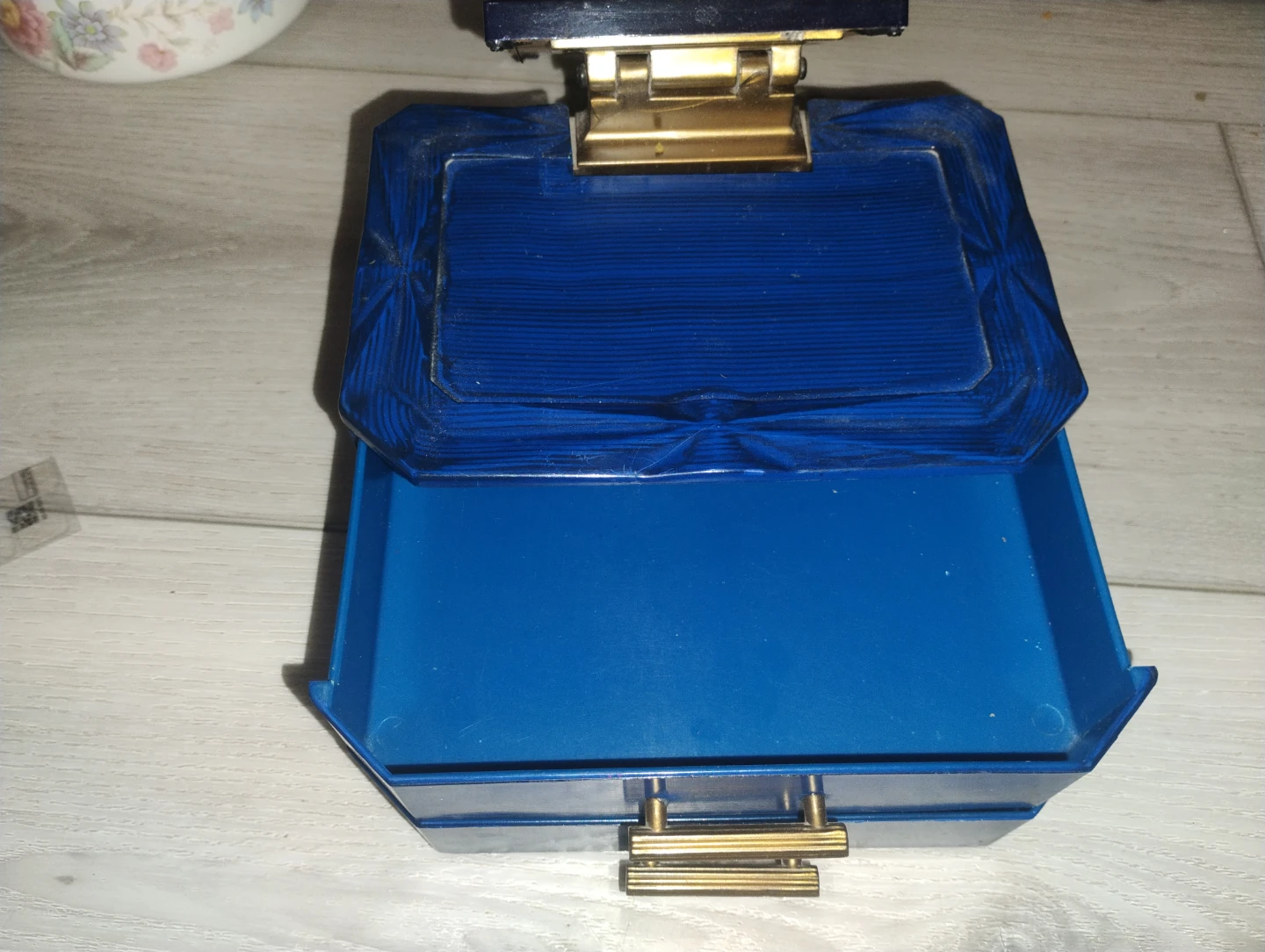 Jewelry organizer with mirror - photo 3