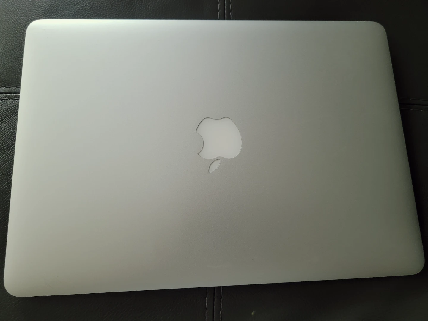 Apple MacBook Air 13-inch (Early 2015)
