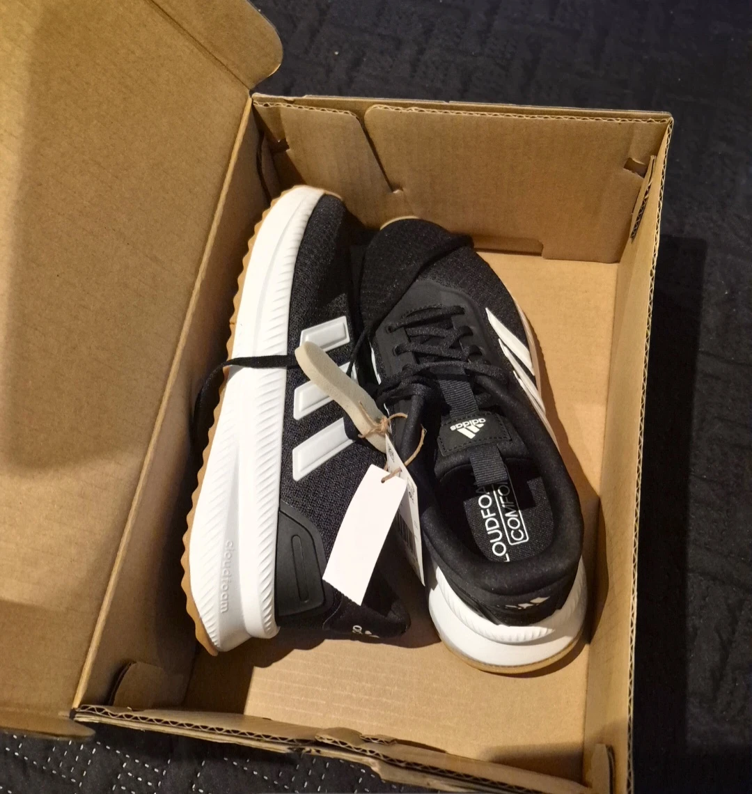 New,  Size 8 Women's Adidas  Cloudfoam Comfort Running Shoes