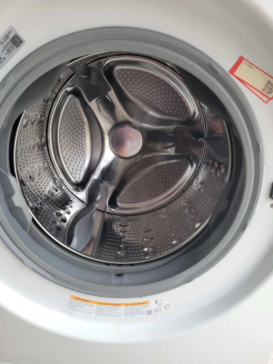 LG Front Load Washing Machine - photo 2