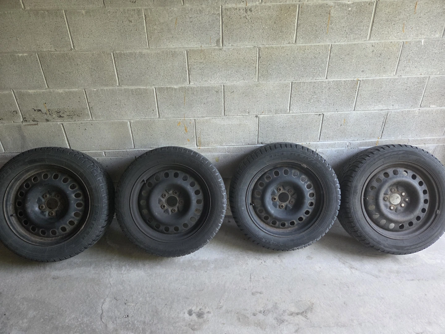 Set of 4 Winter Tires with Rims - photo 3