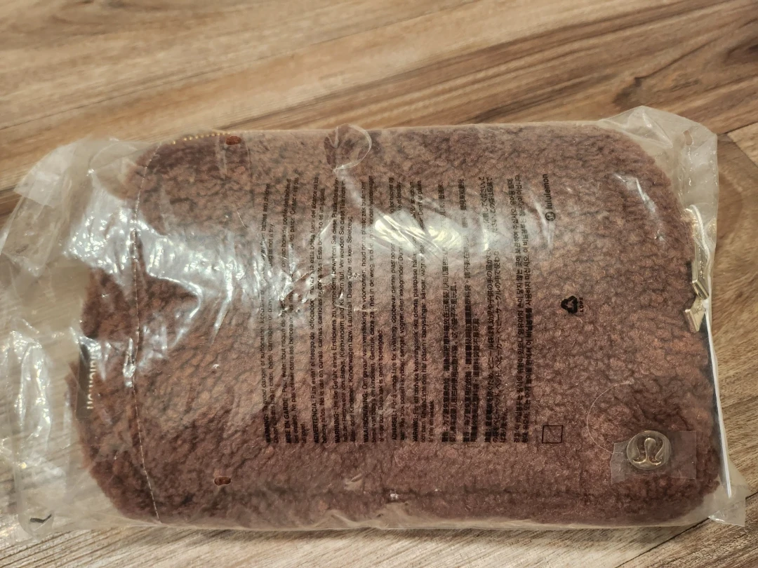 [New] Lululemon Everywhere Fleece Belt Bag 2L - photo 2