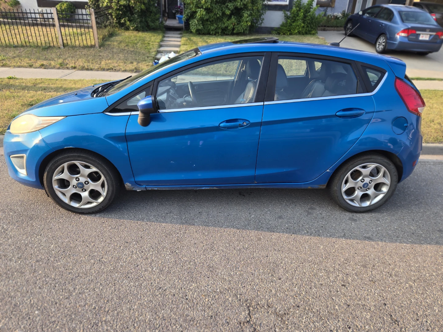 Blue 2012 Ford Fiesta SES Hatchback - photo 2