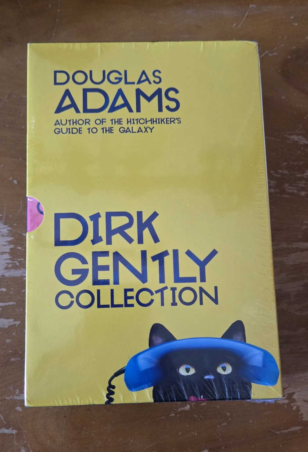 Douglas Adams Dirk Gently Collection Box Set - IN PLASTIC - photo 3