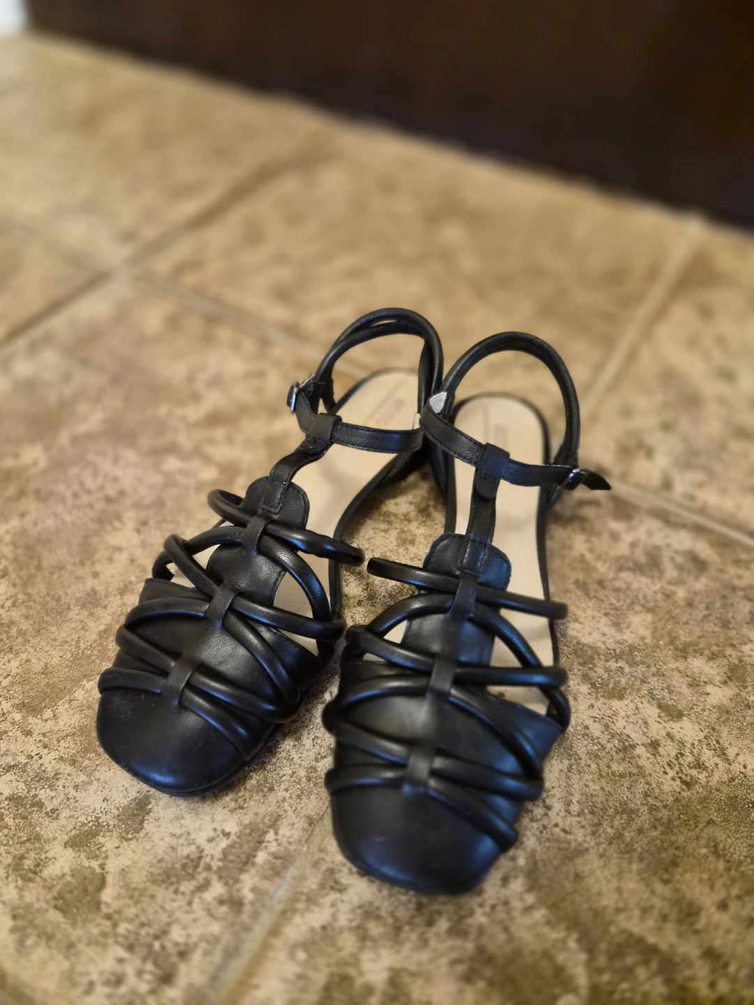 Ecco black sandals (7.5)