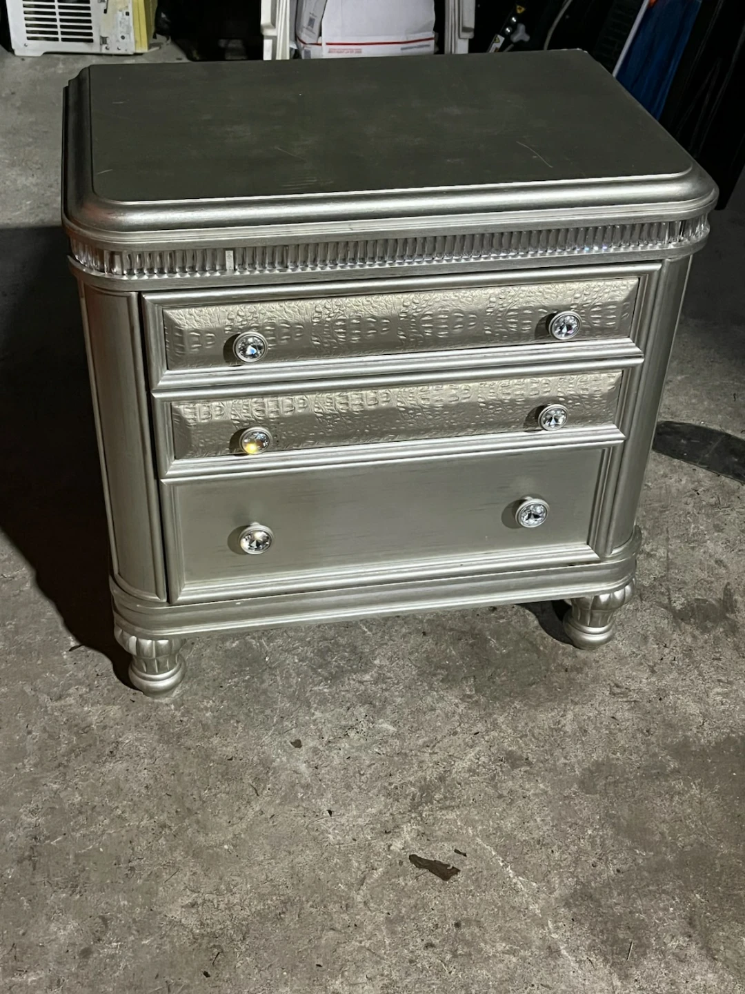 Silver 3-Drawer Nightstand Dresser - photo 3