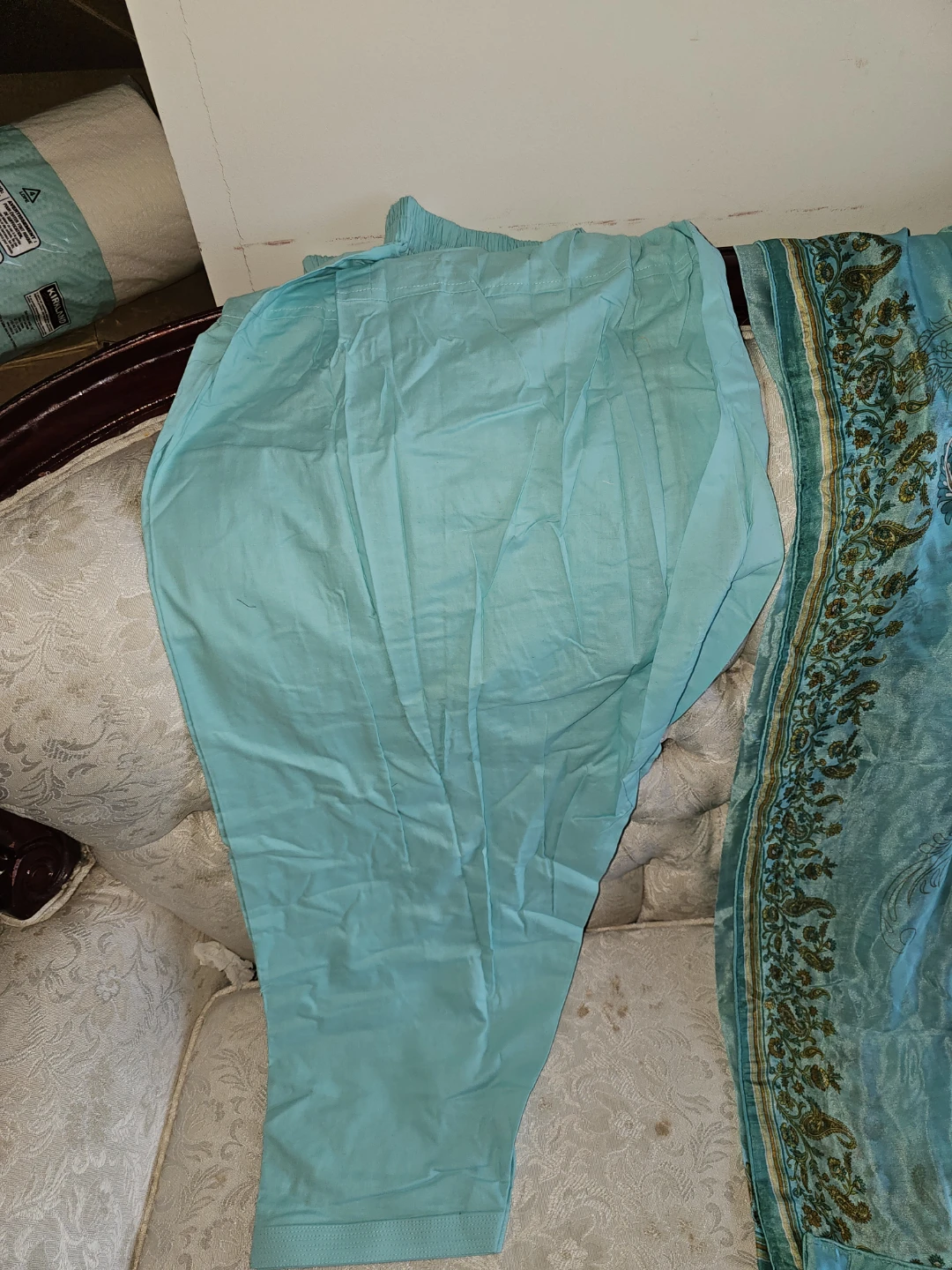 Pakistani Gul ahmed three piece lawn stitched suit - photo 4