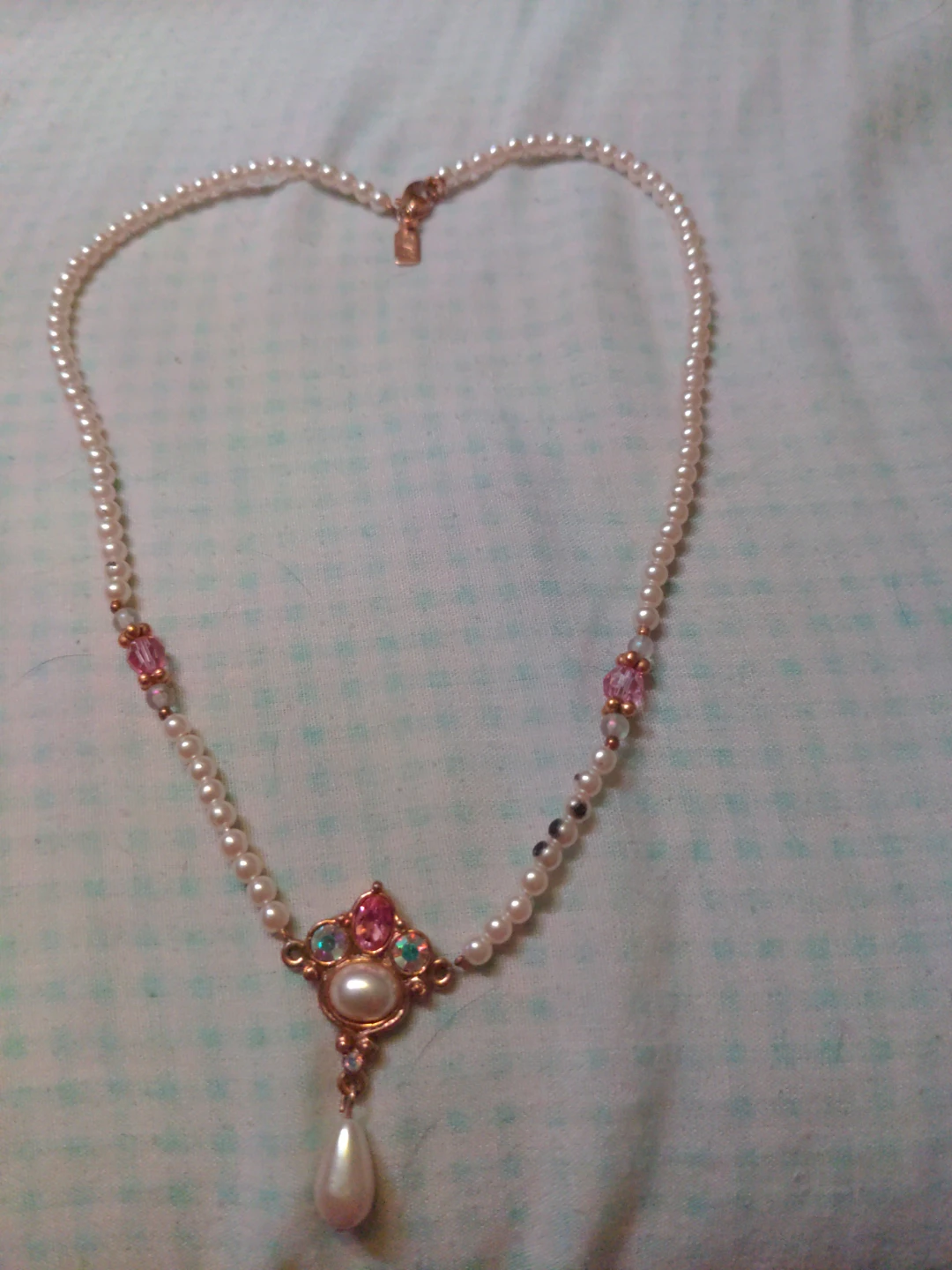1928 Pearl necklace with pink and iridescent accents
