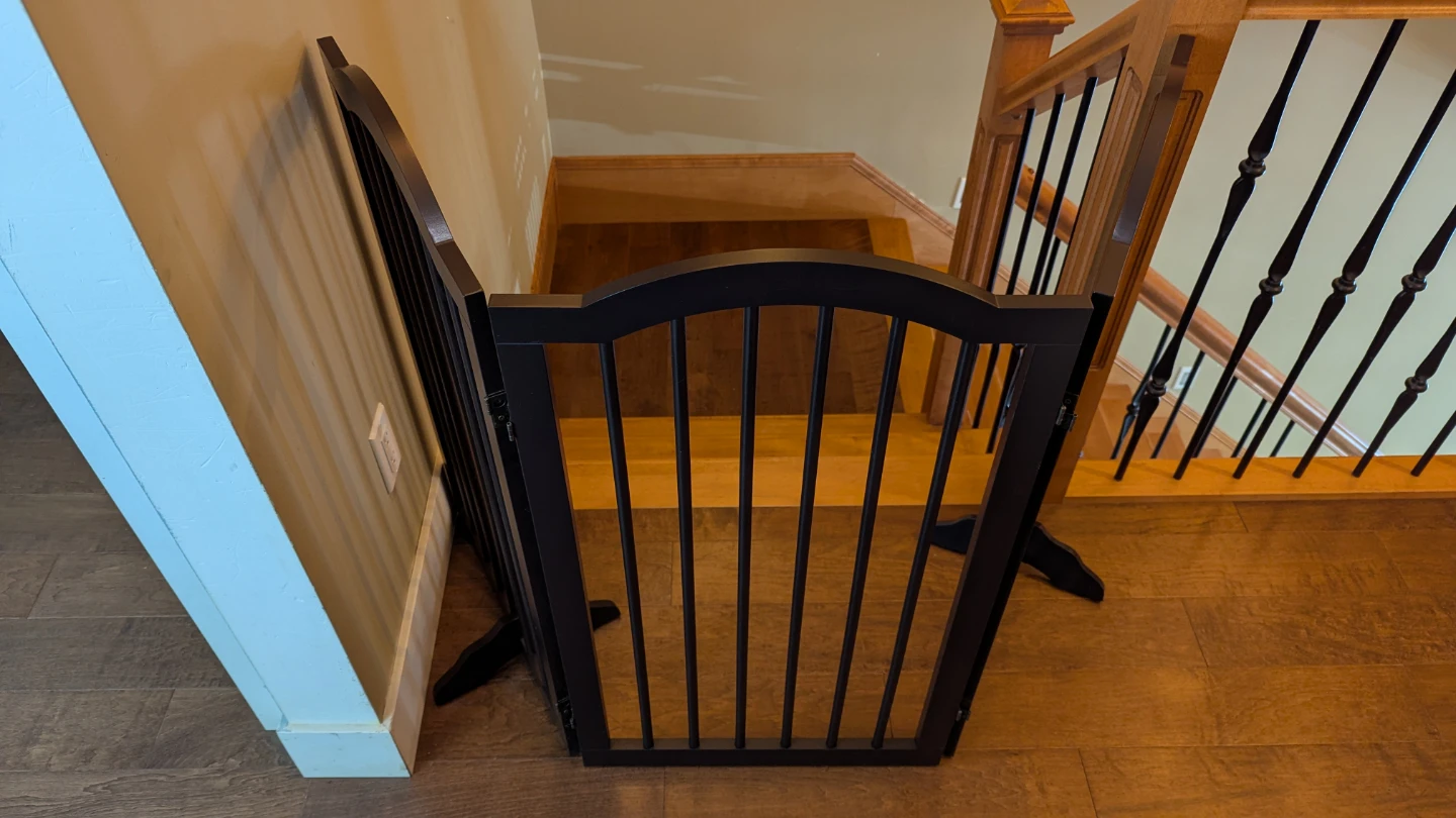 Versatile Freestanding Wooden Gate - photo 2