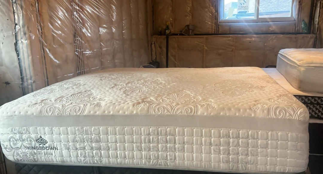 Almost new Kingsdown Duet Luxe king size Mattress - photo 3