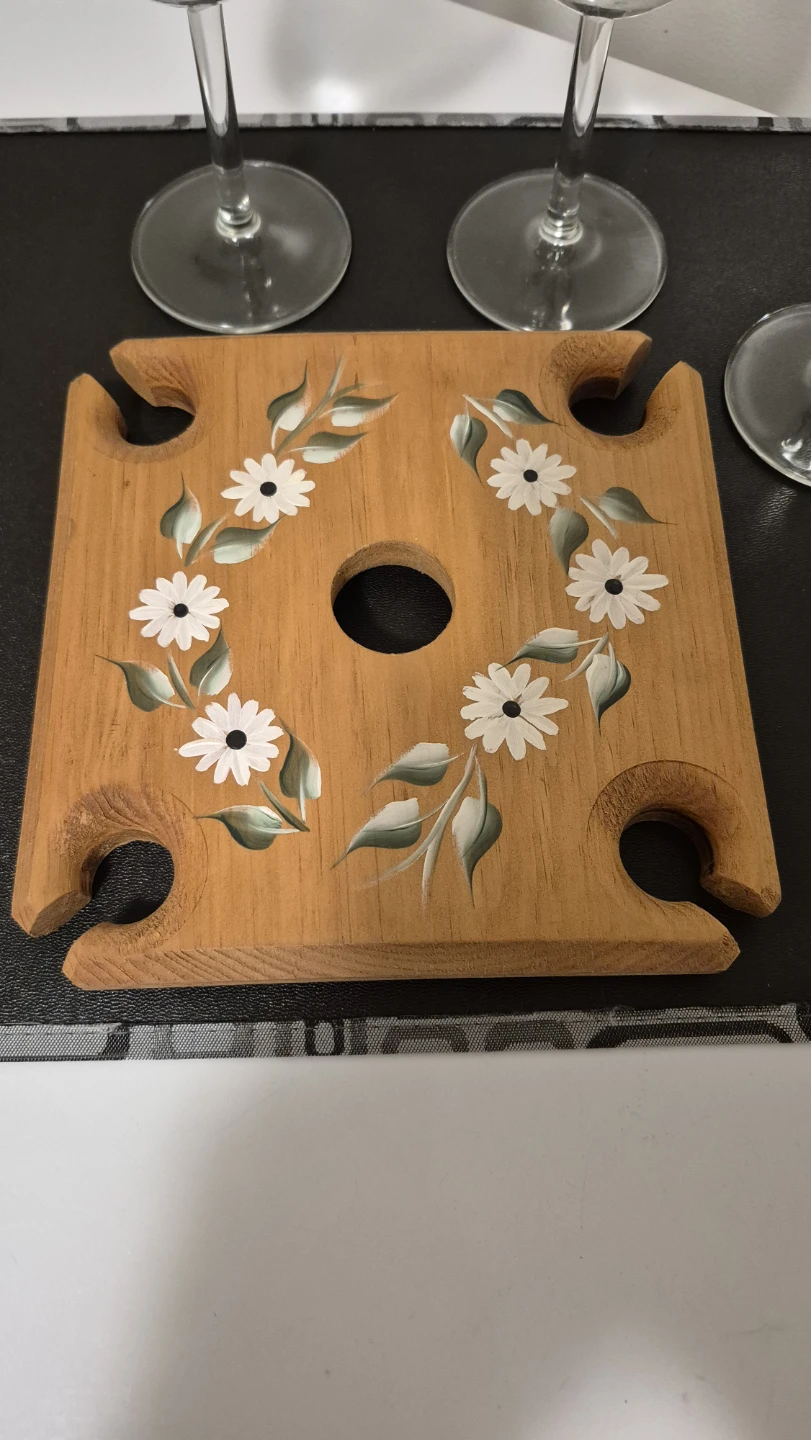 4 Hand-painted Wine Glasses & Wooden Holder Set - photo 3