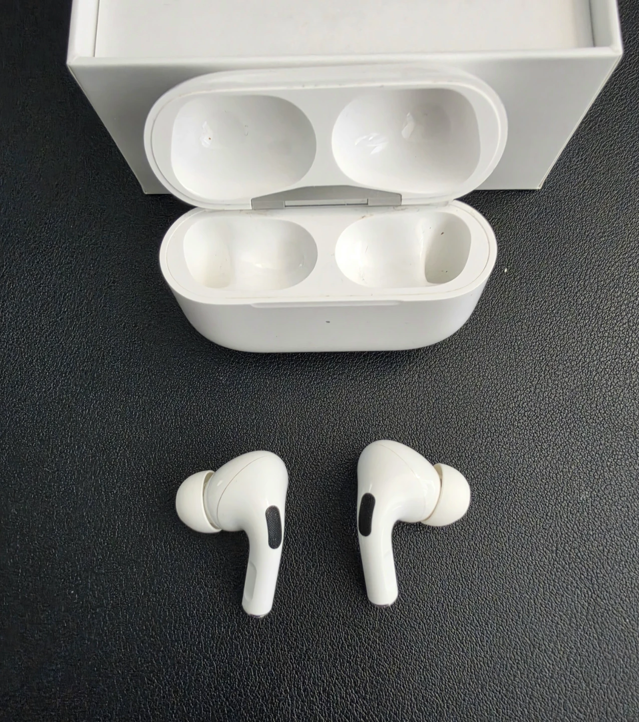 Apple AirPods Pro (1st Gen) - photo 2