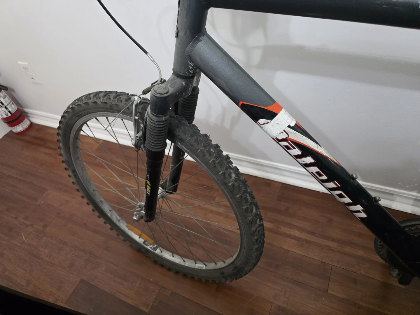 Raleigh Tomahawk Mountain Bike - photo 4