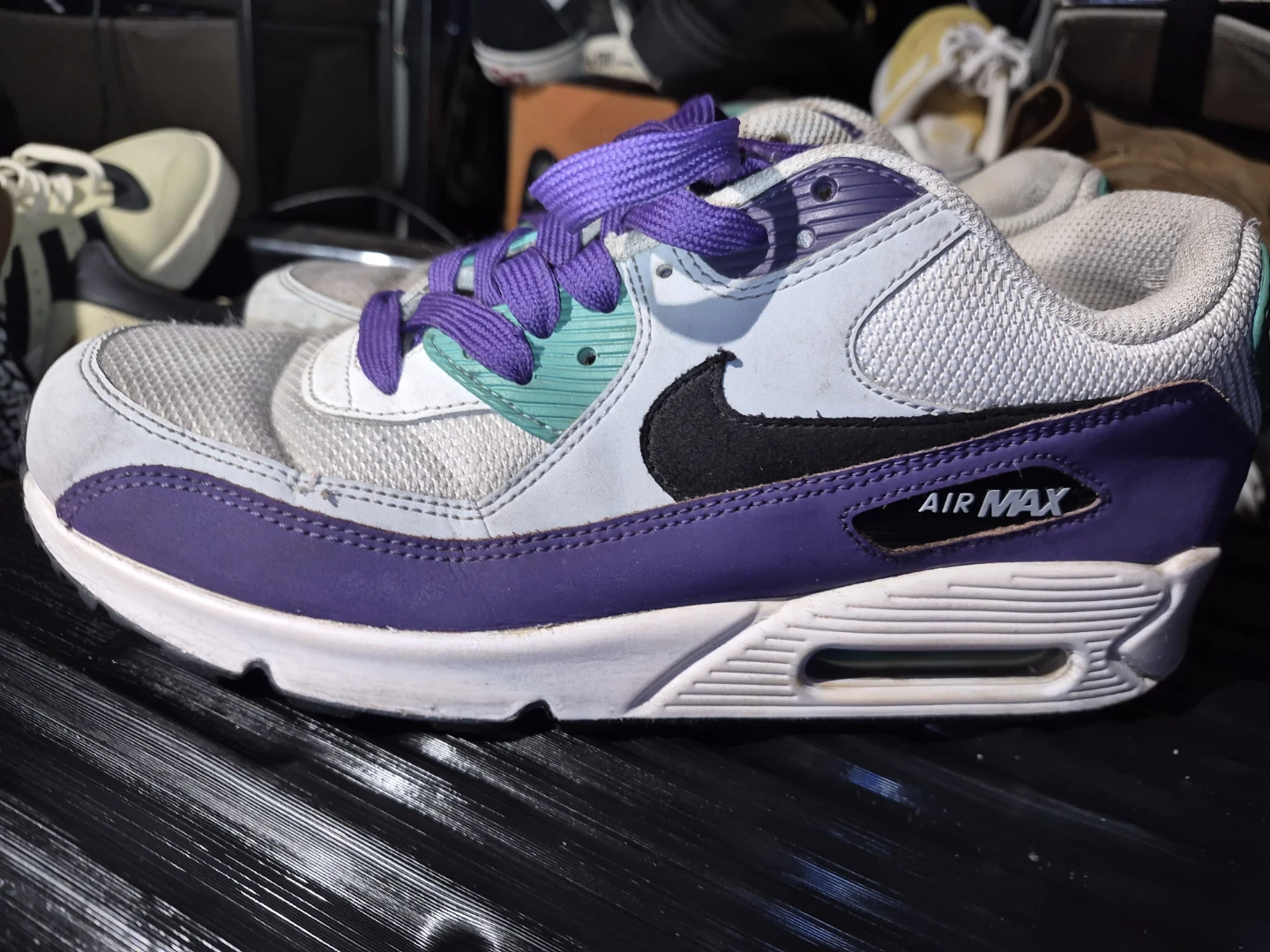 Multiple name brand men's sneakers