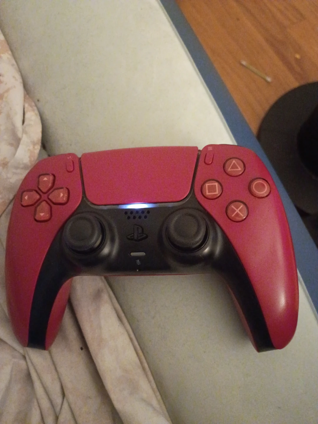 PS5 original digital with a red controller - photo 3
