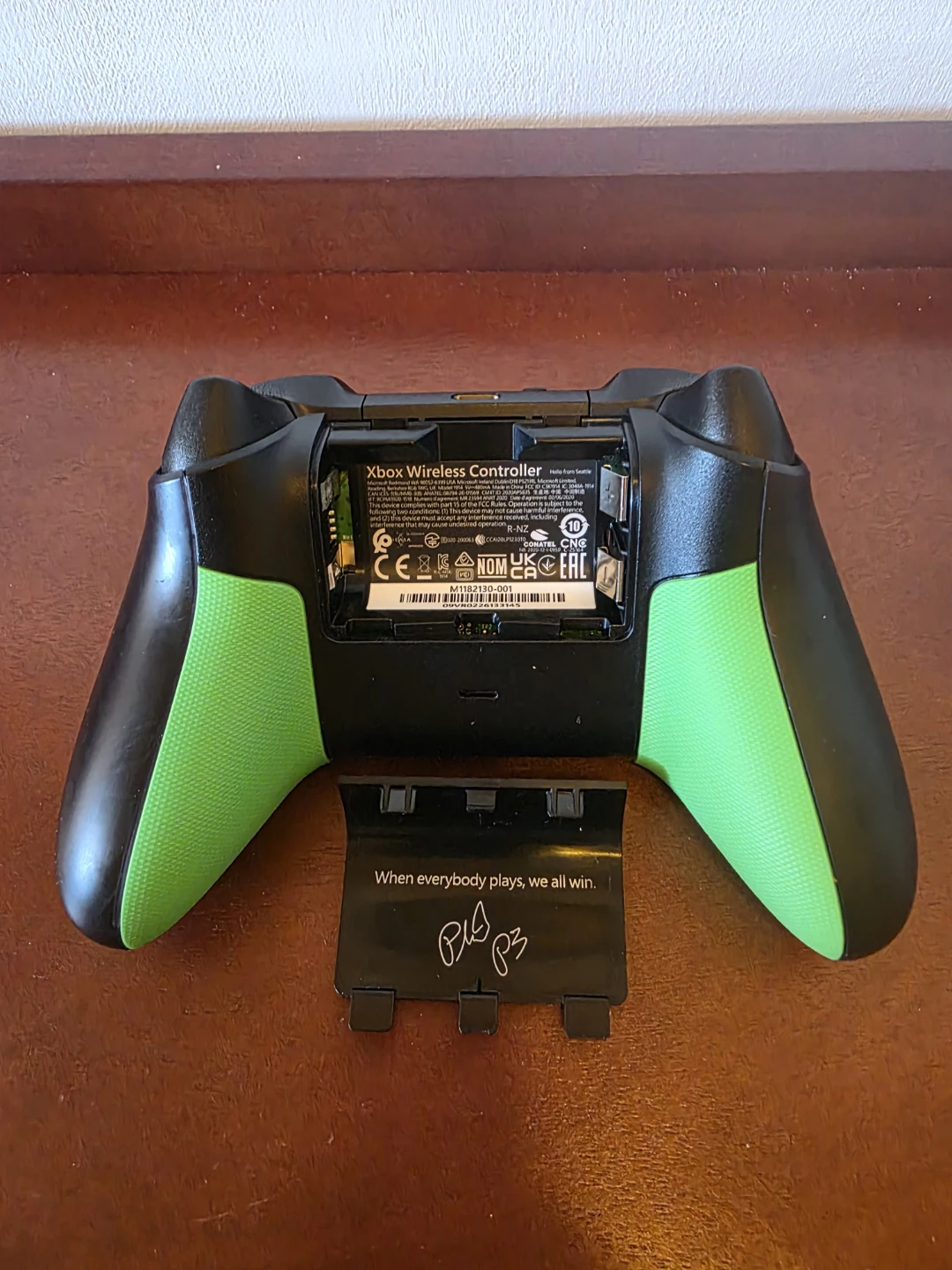 Xbox Wireless Controller - Black/Green - photo 2