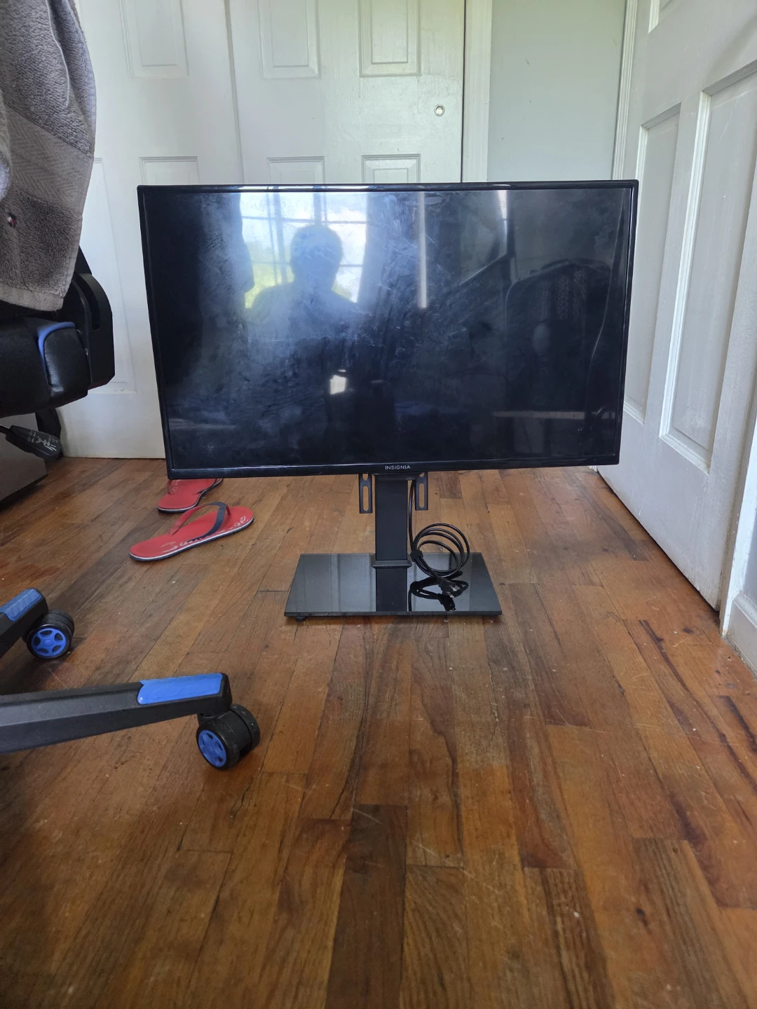 Insignia 32" LED TV - photo 5