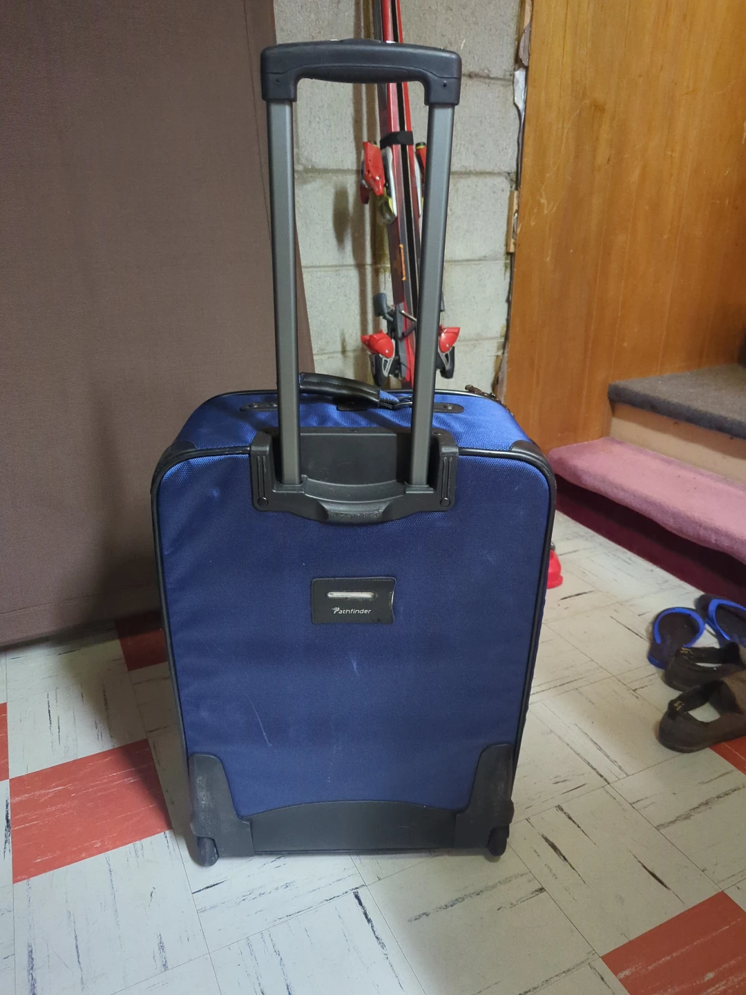 Free - suitcase - photo 3