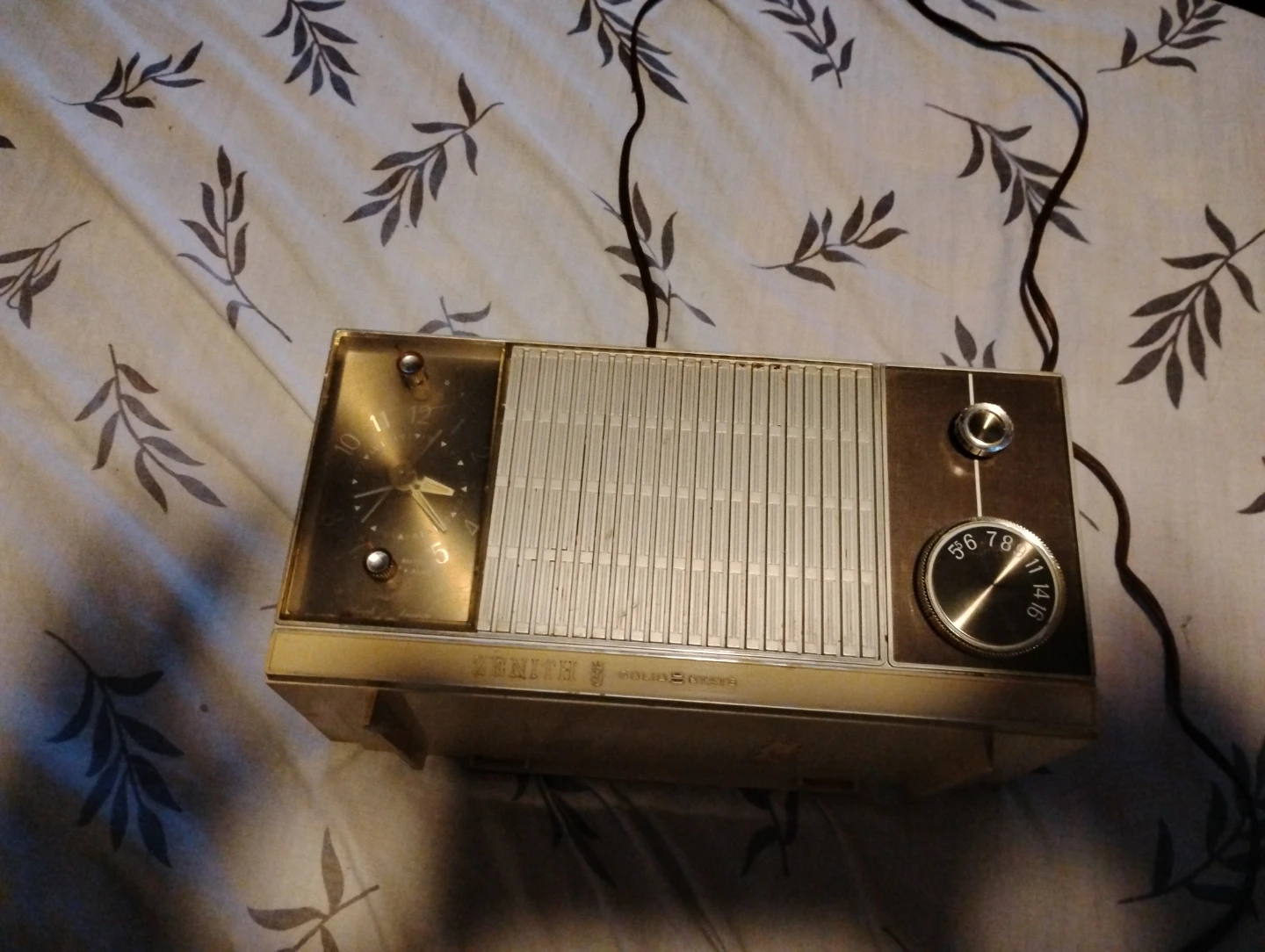 Zenith Trans-Oceanic Portable Radio