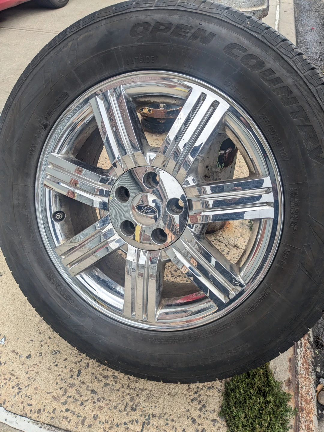 Ford Explorer 18 inch Tires Set / 255 -60R18