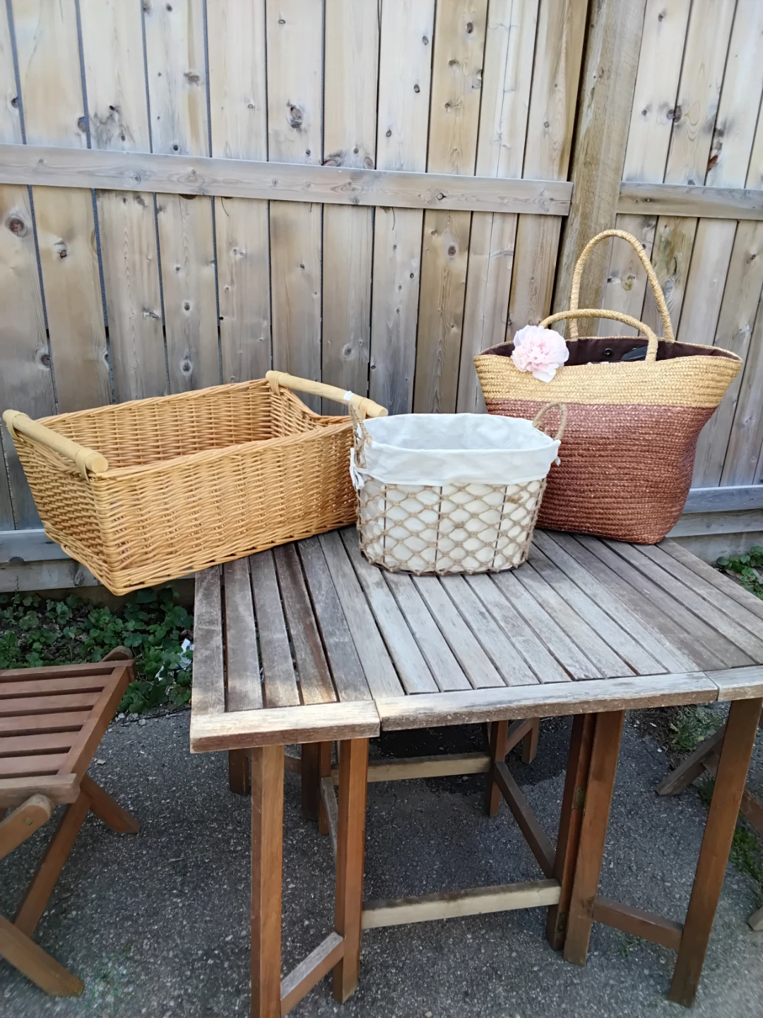 Large multi family yard sale - photo 3