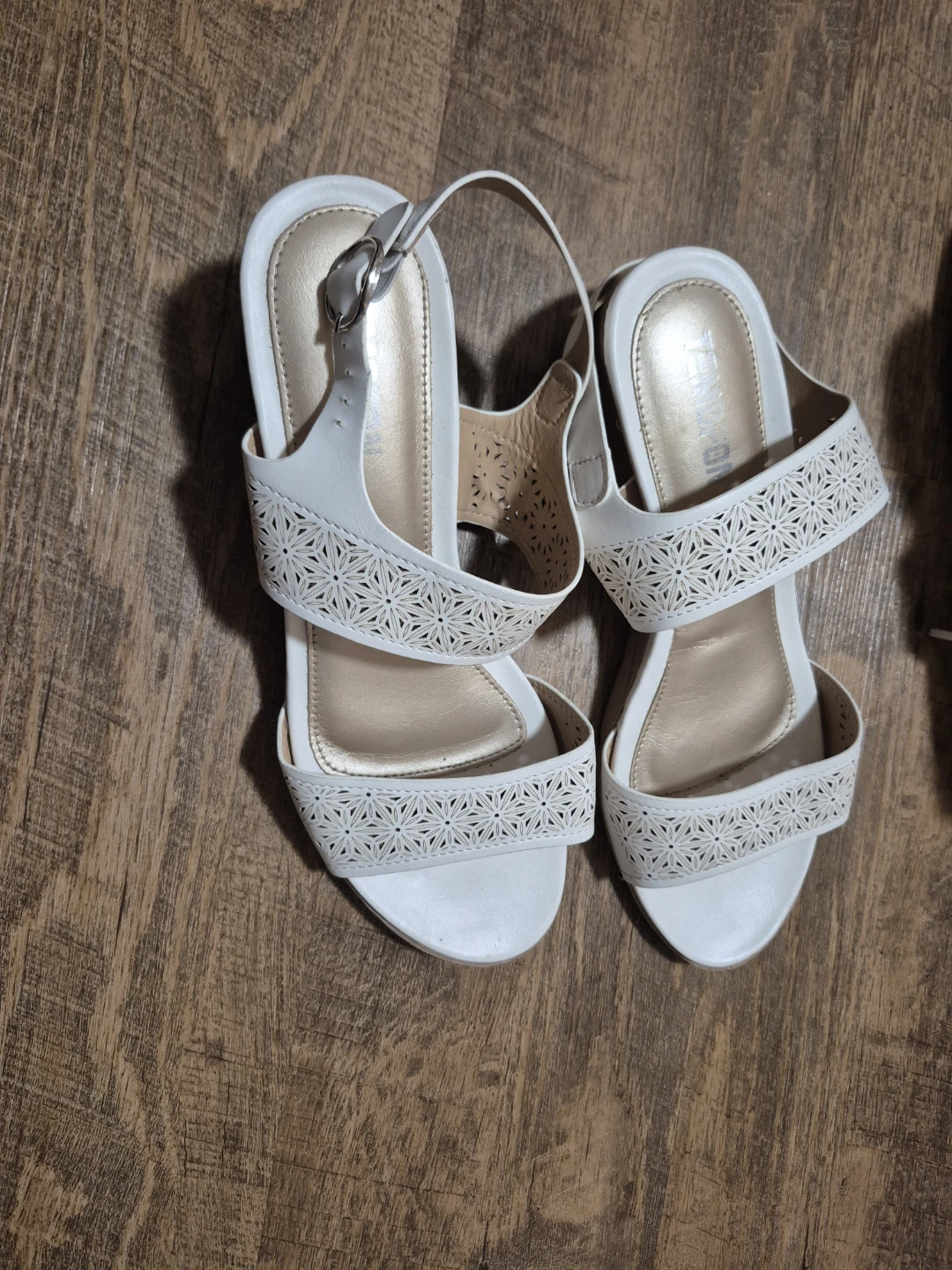 TENDENZIA White Women's Wedge Sandals