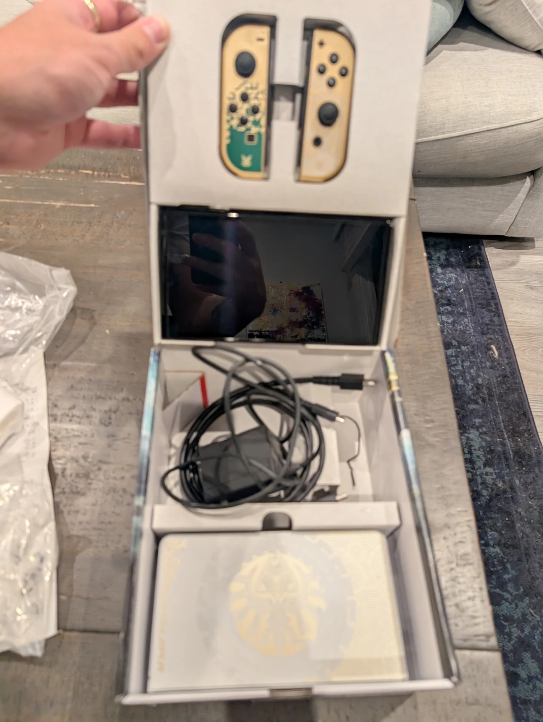 Nintendo Switch OLED  - The Legend of Zelda + Games - photo 2