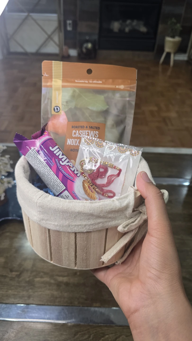 Rakhi Gift Basket with Cashews and Jim Jam