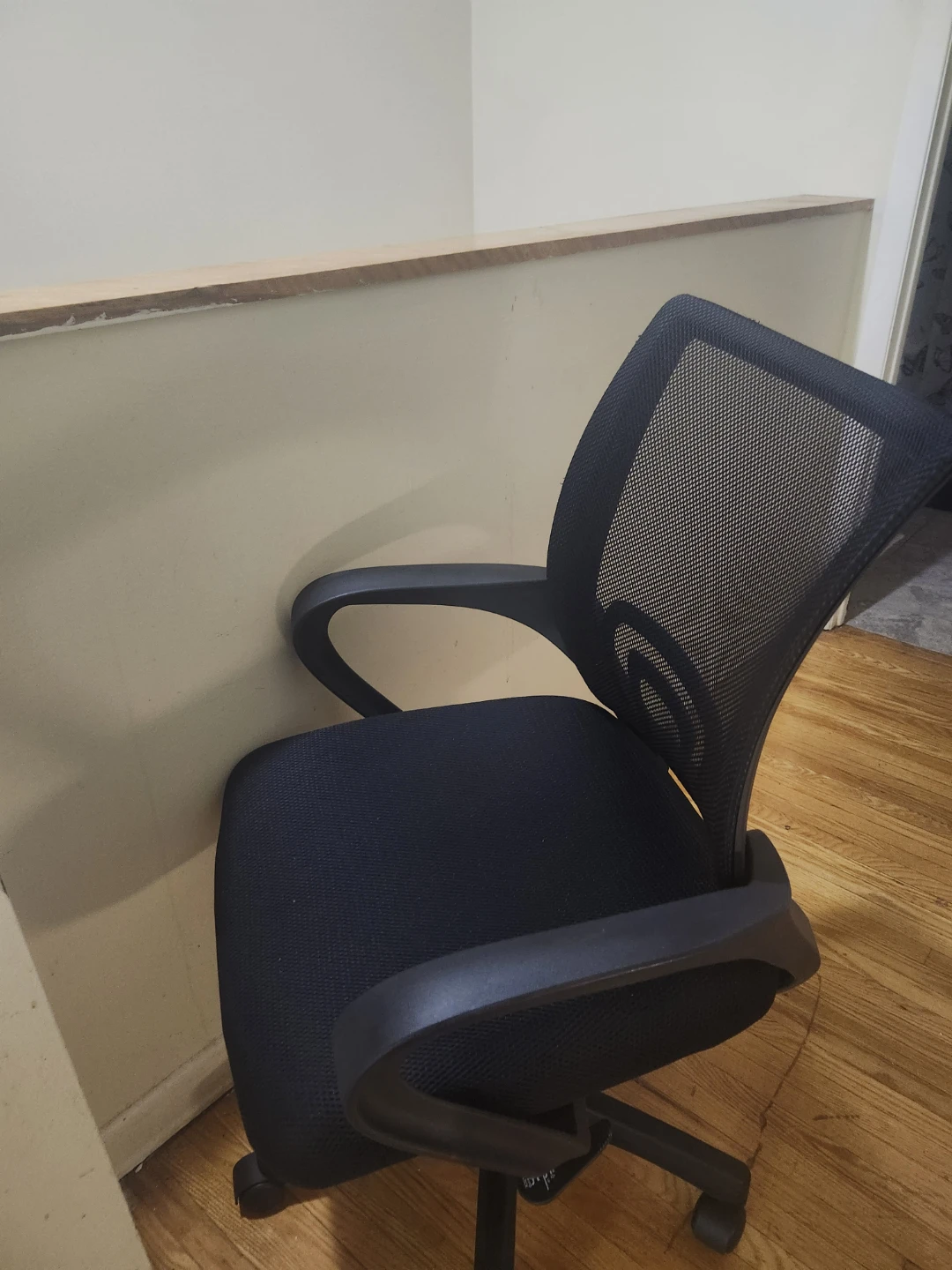 Black Mesh Office Chair - photo 3
