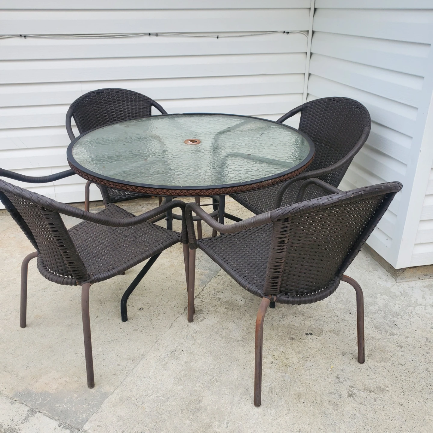 Round Glass Top Patio Table Set with 4 Chairs