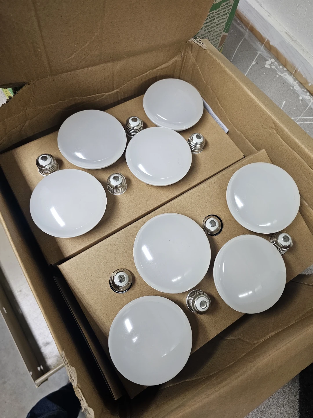 Amazon Basics BR30 LED Dimmable Light Bulb - photo 2