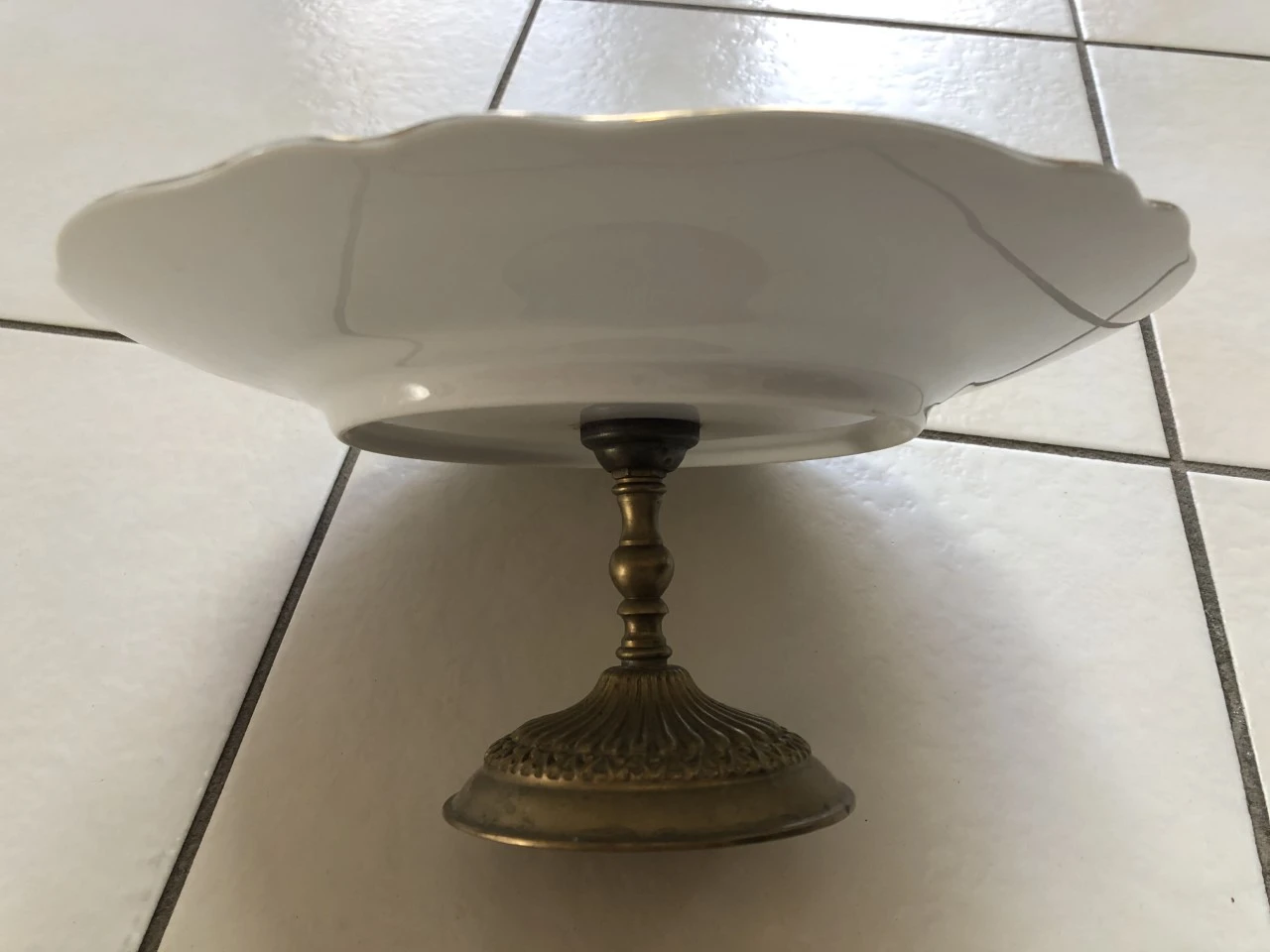 Vintage Footed Cake Stand with Romantic Scene - photo 2