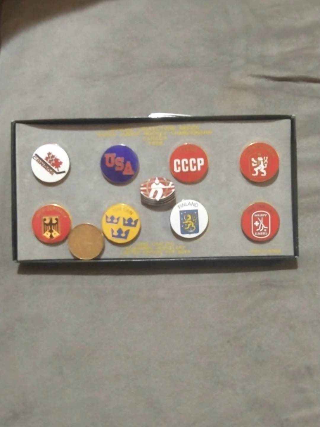 Limited Edition 1986 World Junior Hockey Championship Pin Set - photo 2