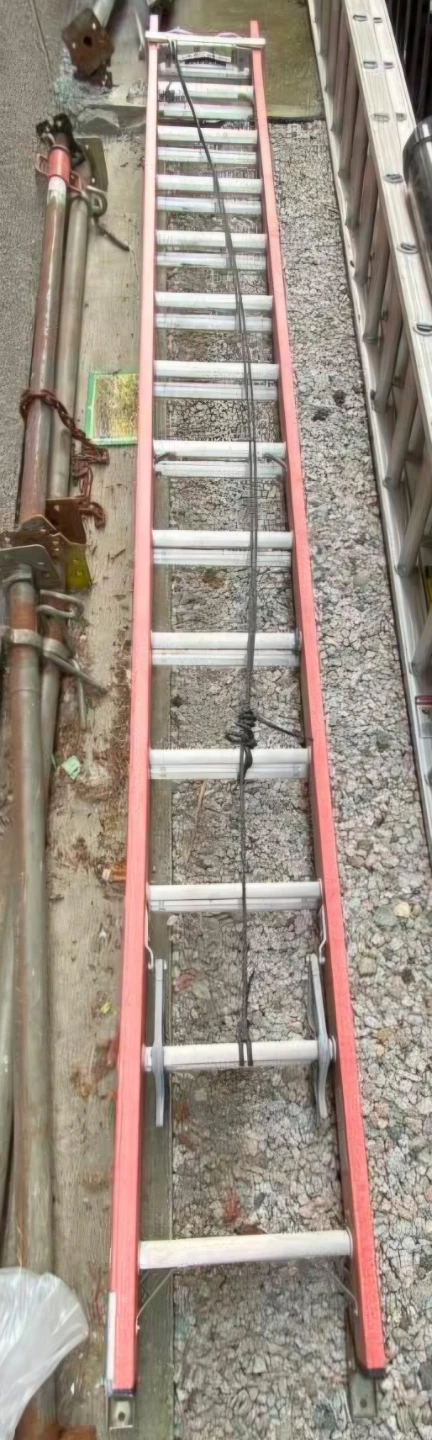 Louisville Fiberglass Extension Ladder - photo 2