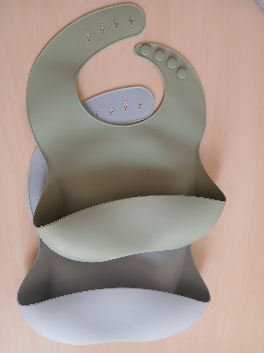 Silicone Bibs with 3 bottle holder - photo 3