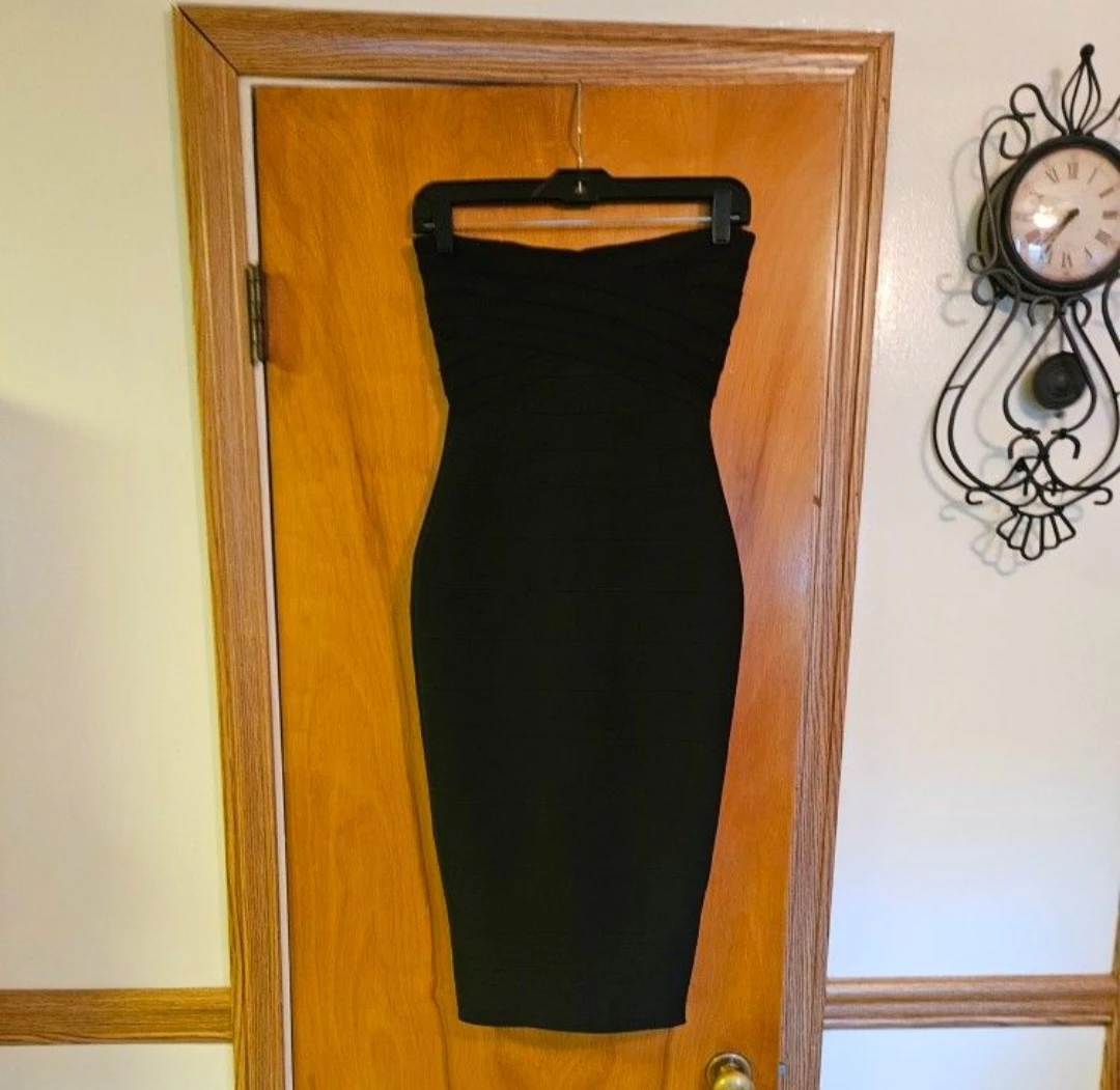 NWOT Black Fitted Ribbed Strapless Well Made Dress Size XS