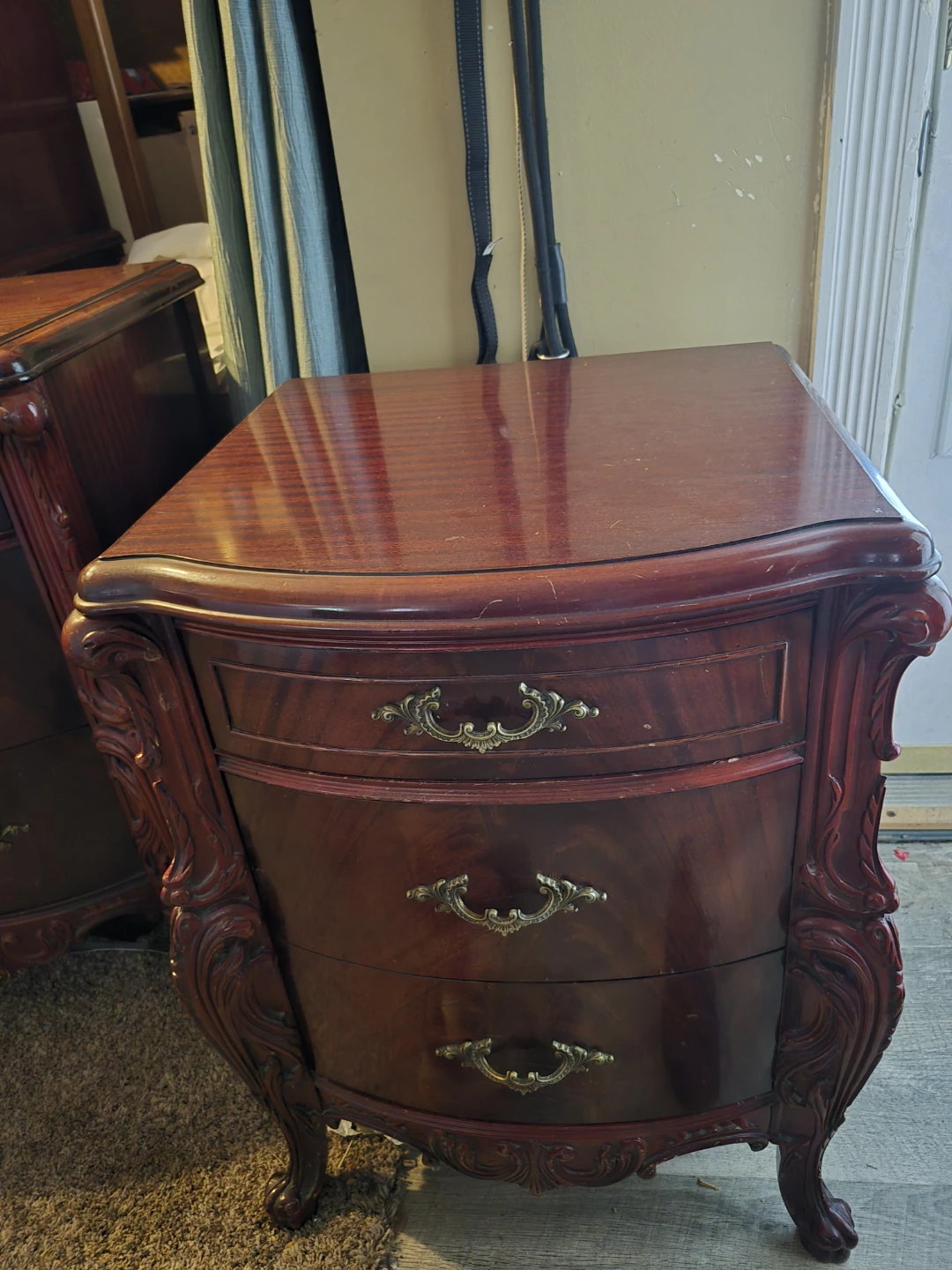 Antique Flame Mahogany bedroom set - photo 3