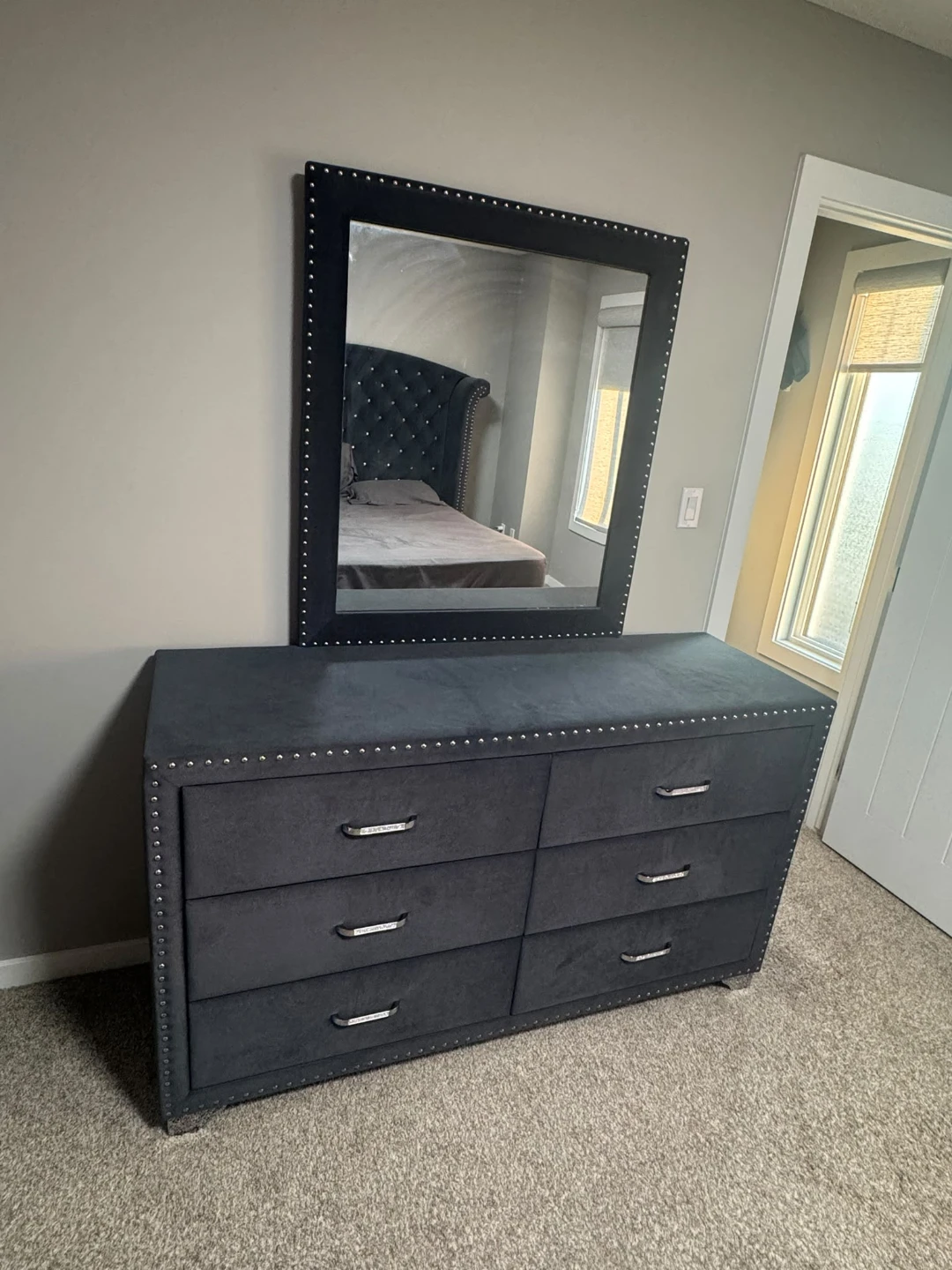 Chester velvet with drawers new condition - photo 2