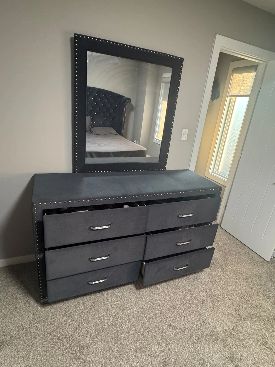 Chester velvet with drawers new condition - photo 3