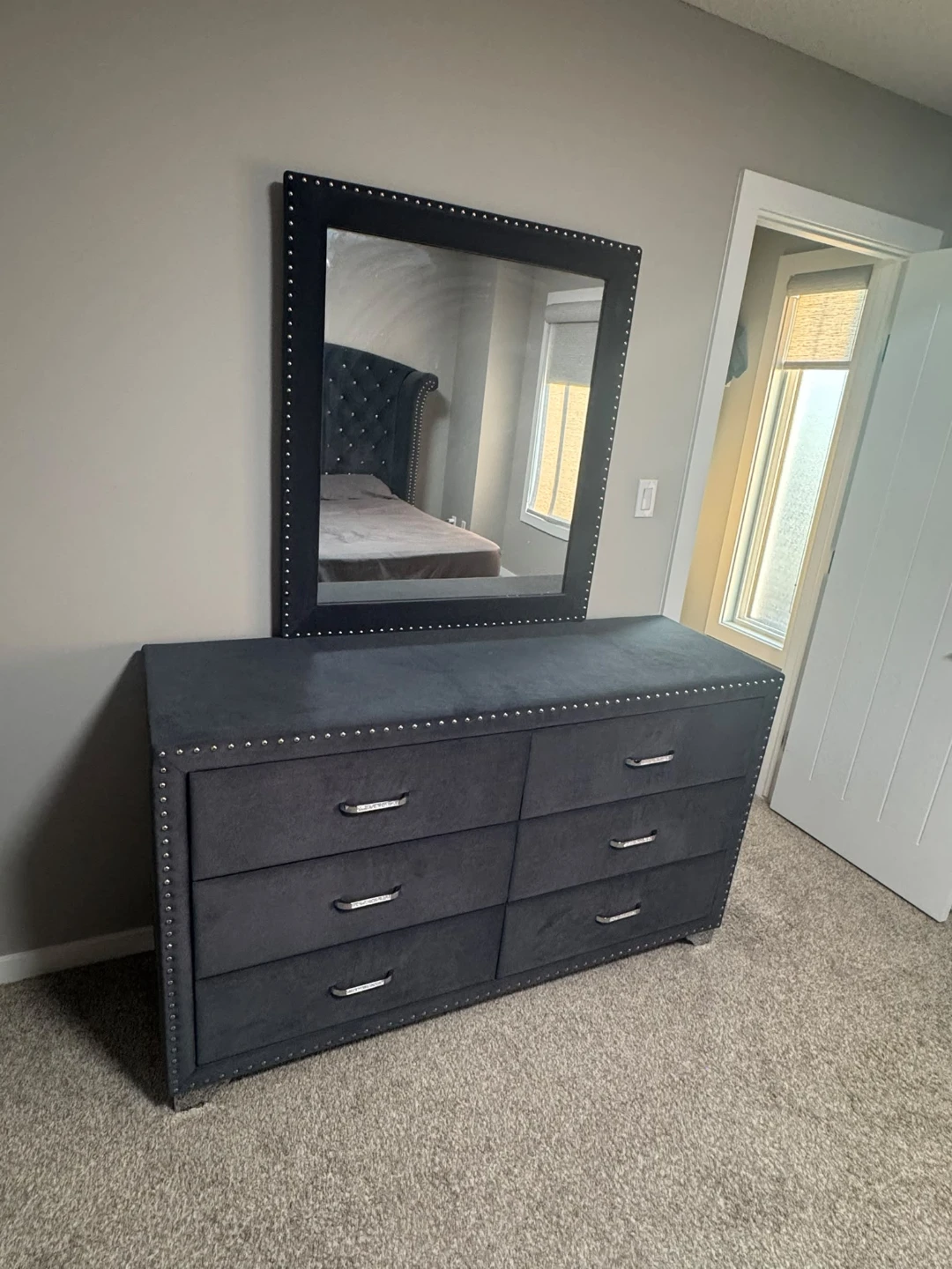 Chester velvet with drawers new condition - photo 5