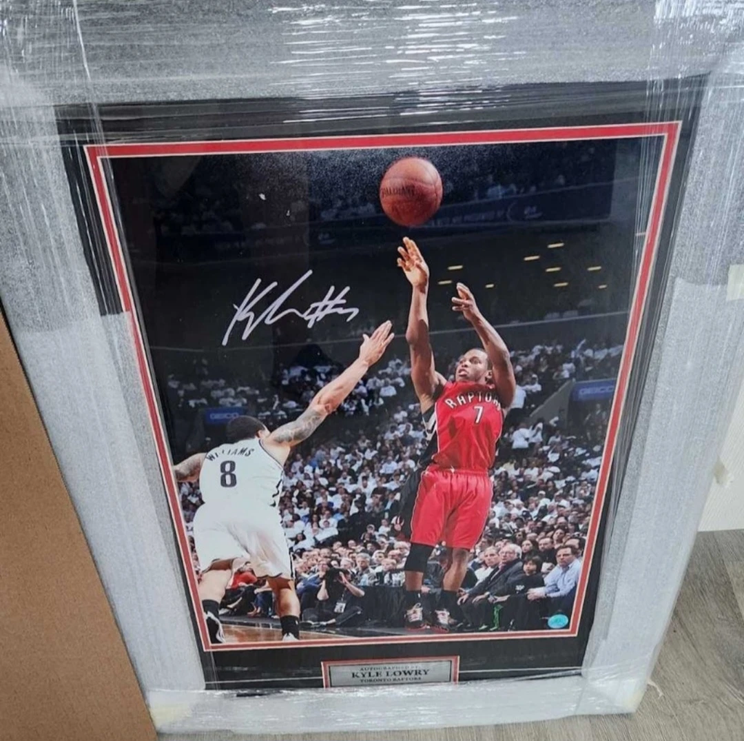 Raptors☆ Kyle Lowry Signed Photography 20"x26" - photo 2