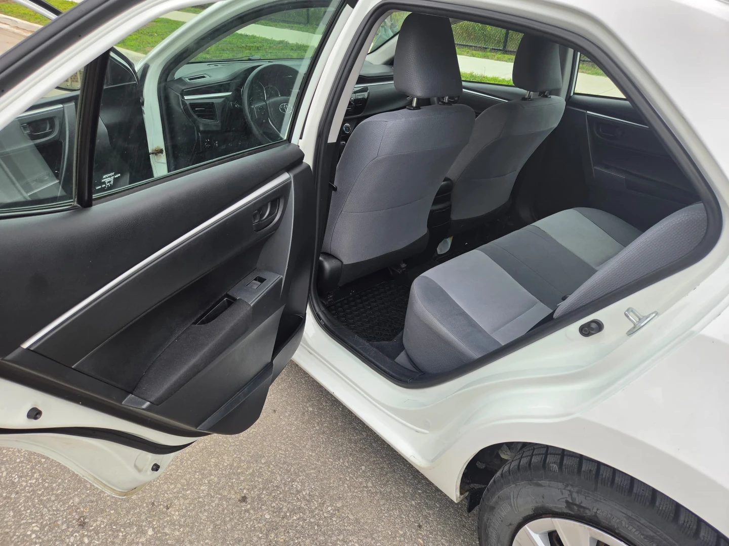 Toyota corolla White - photo 4