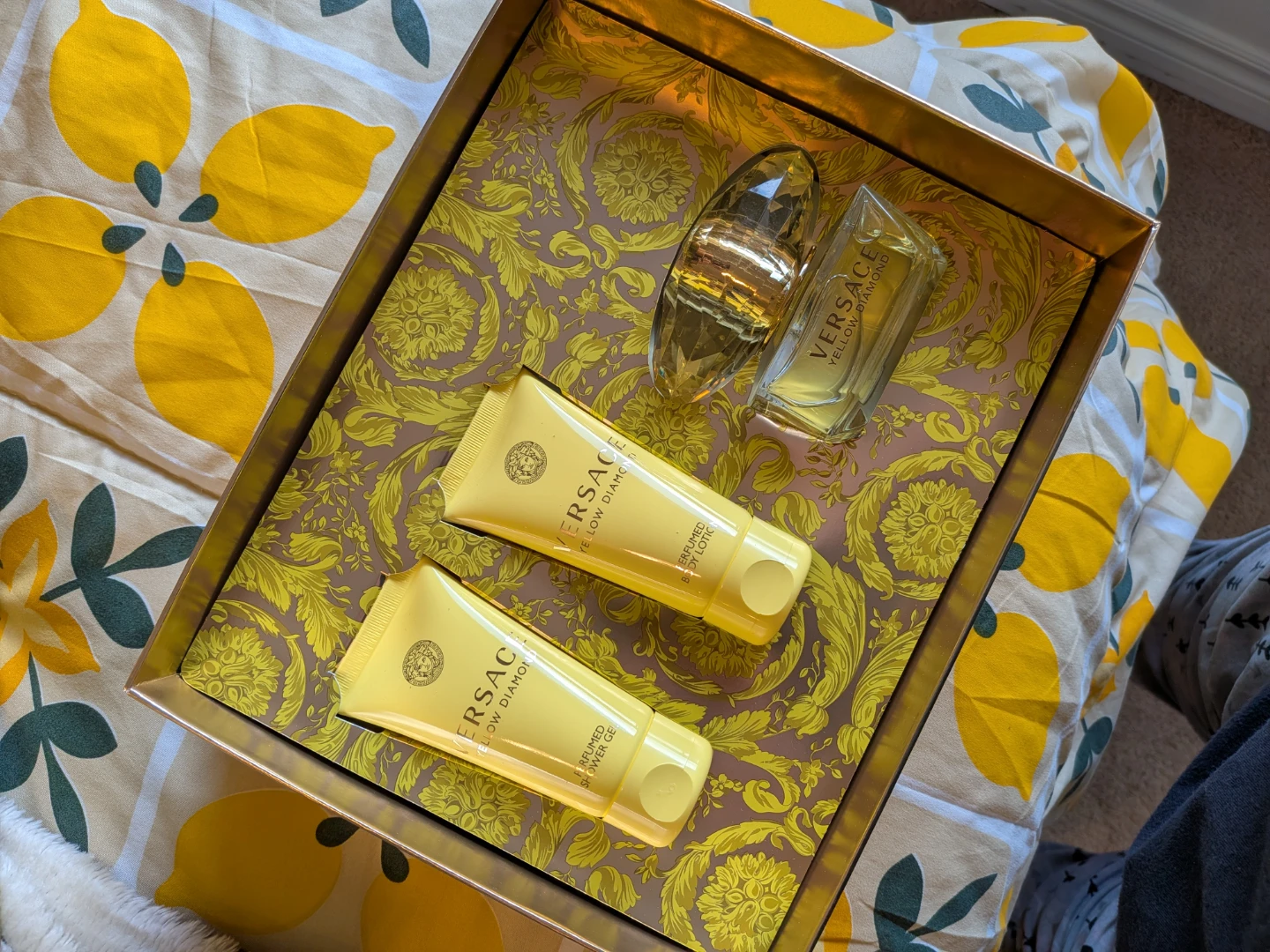 Brand new Versace Yellow Diamond Perfume Gift Set - photo 2