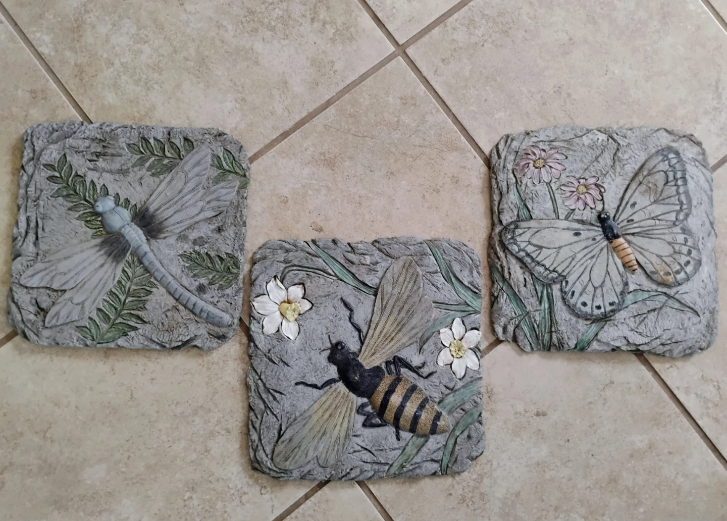 SQUARE-SHAPED STEPPING STONES (SET OF 3)