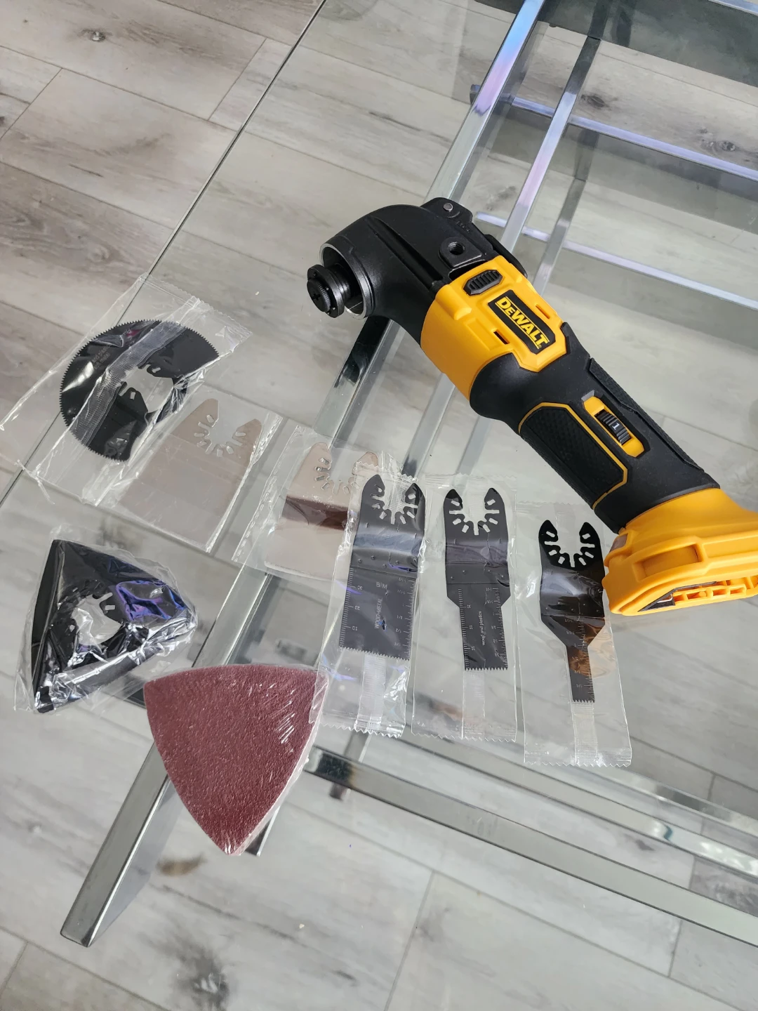 DEWALT Oscillating Multi-Tool with Accessories - photo 4