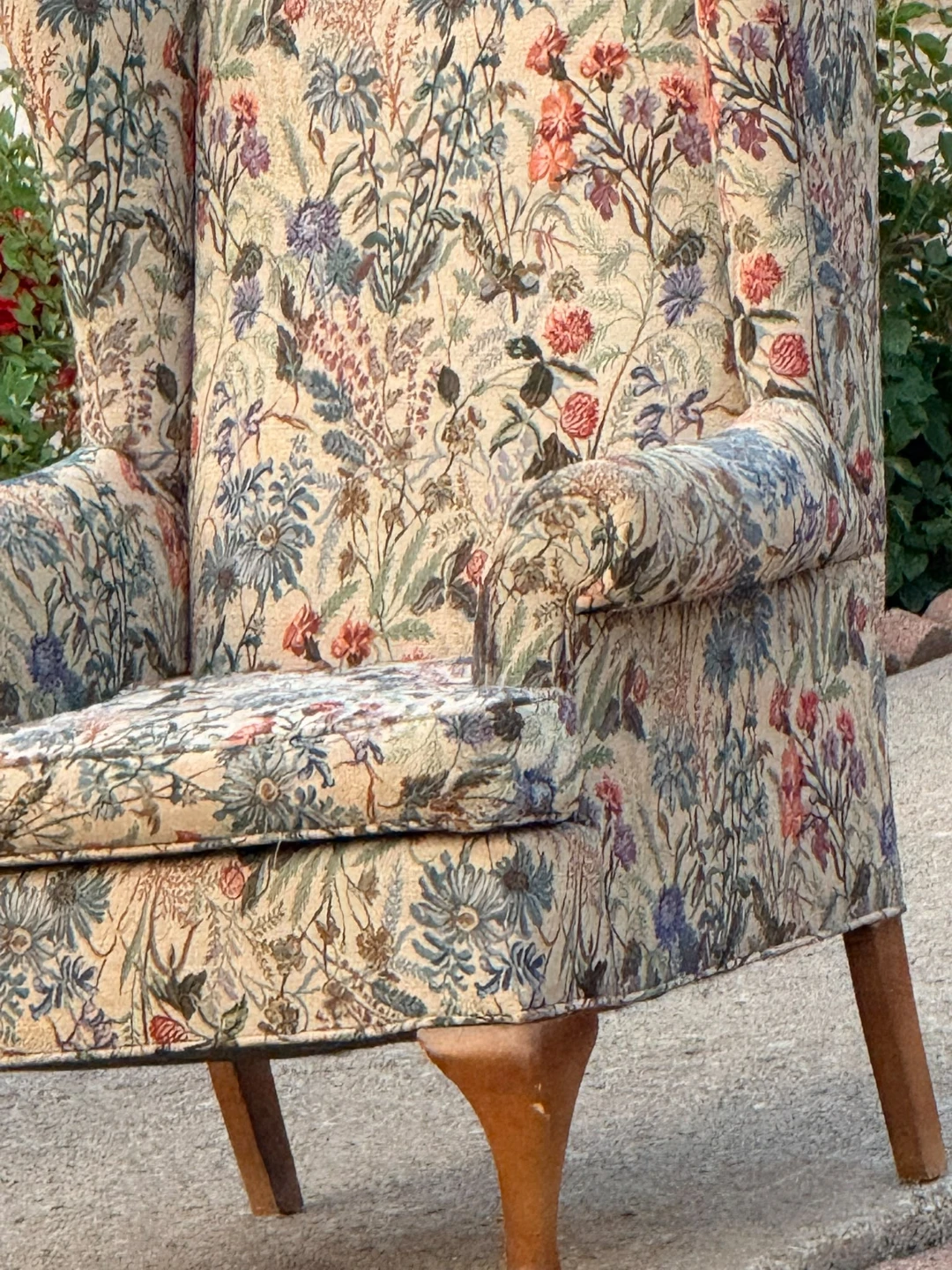 Floral Wingback Armchair - photo 3
