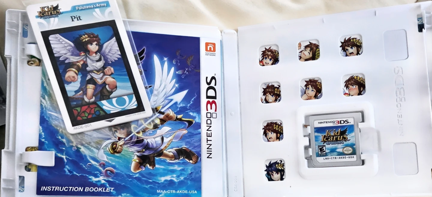 Kid Icarus: Uprising 3DS Collector’s Edition - photo 2