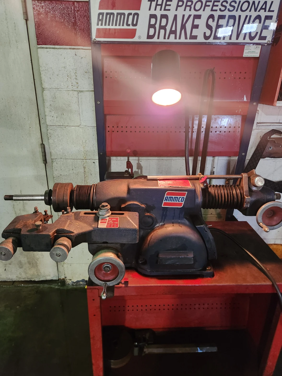 AMMMCO No. 6950 Twin Facing Lathe - photo 3