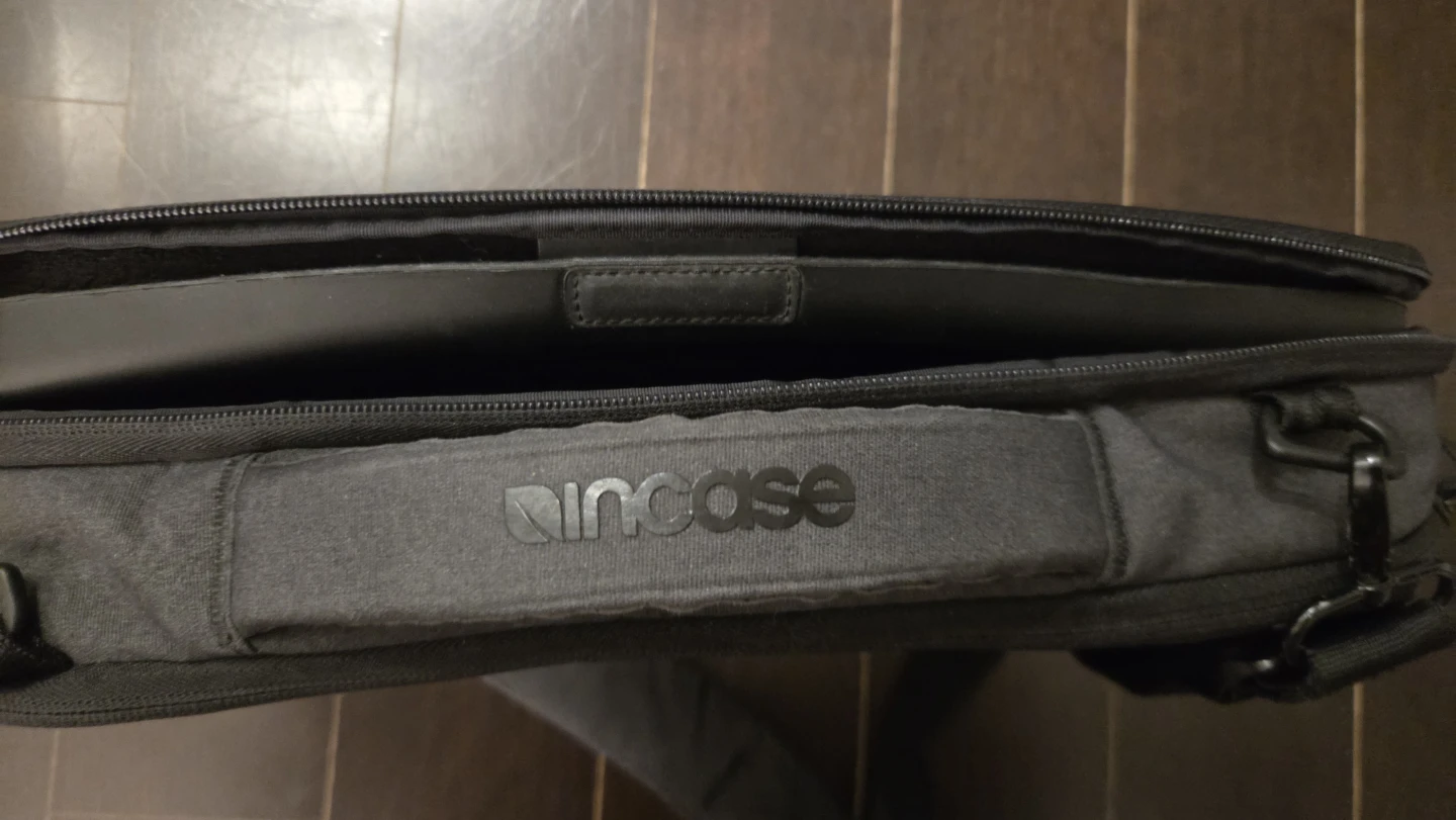 Incase Laptop Bag Messenger Brief - photo 2