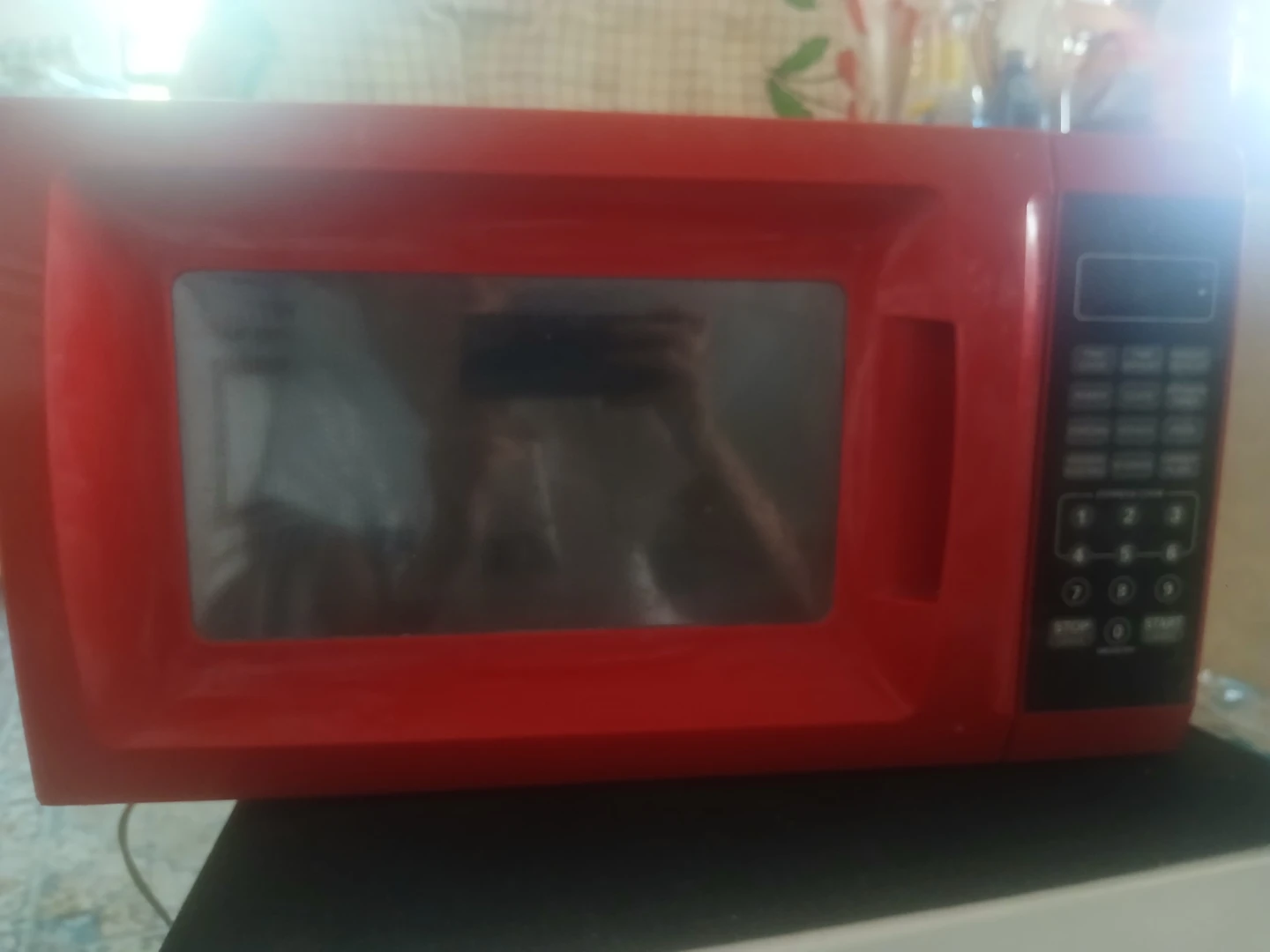 Red Microwave main stay 700 watt